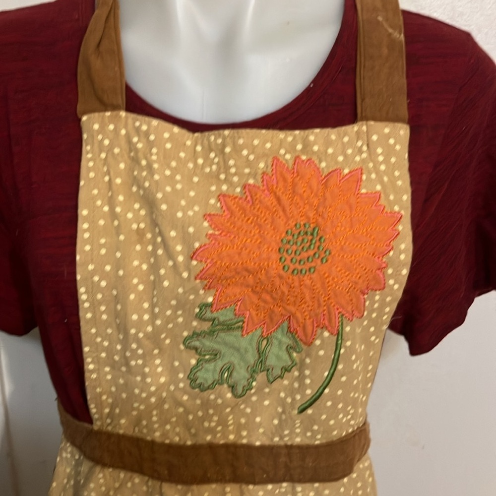 🌈 Cotton applique floral apron prairie style with Rick a rack and hand stitching - Picture 3 of 6